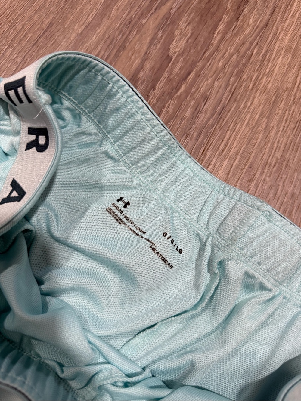 •UNDER ARMOUR• RUNNING SHORTS - Picture 4 of 5